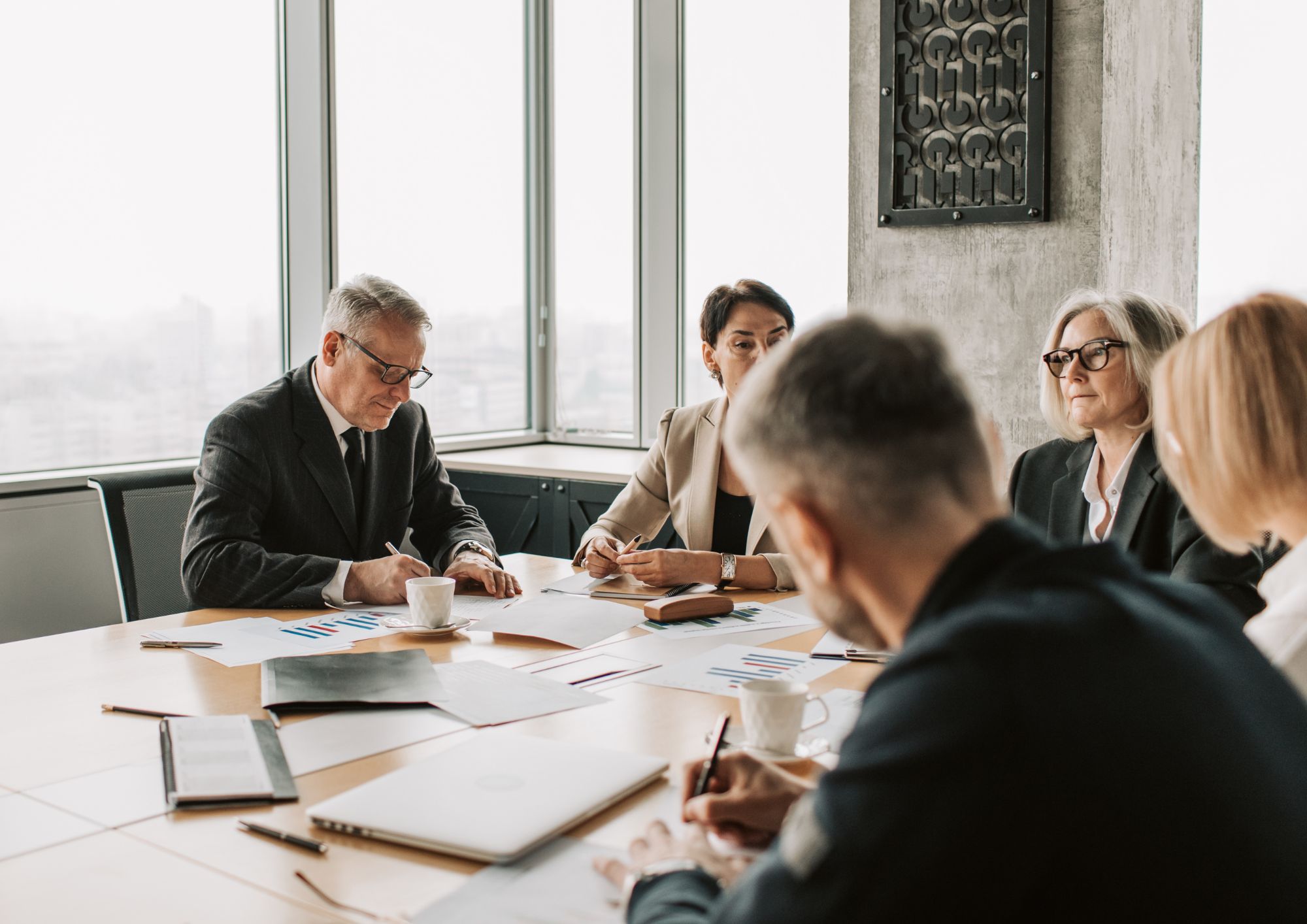 Commercial_Team_Boardroom_Collaboration